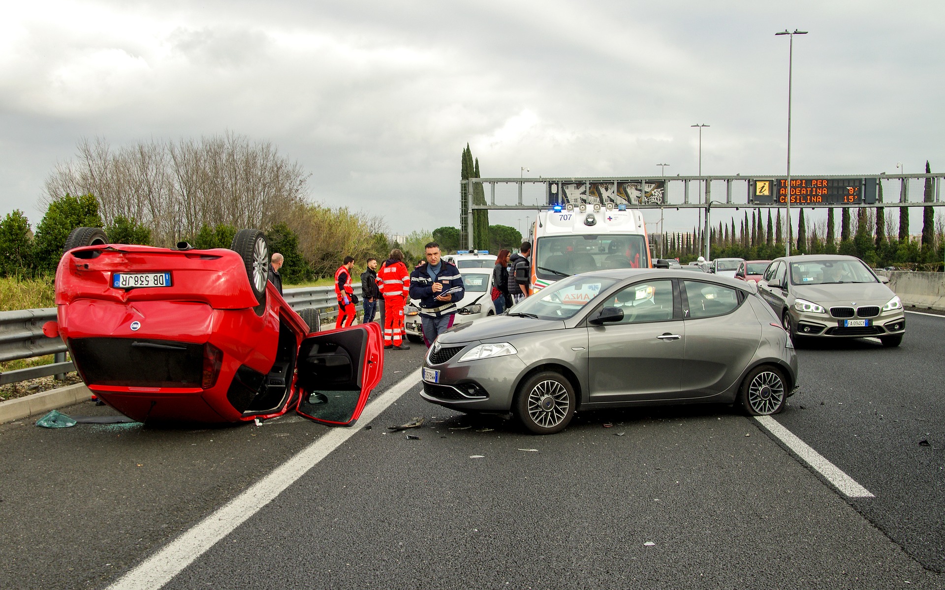 Wypadek na DK6 w Leśnicach. Dwie osoby nie żyją, pięć jest rannych