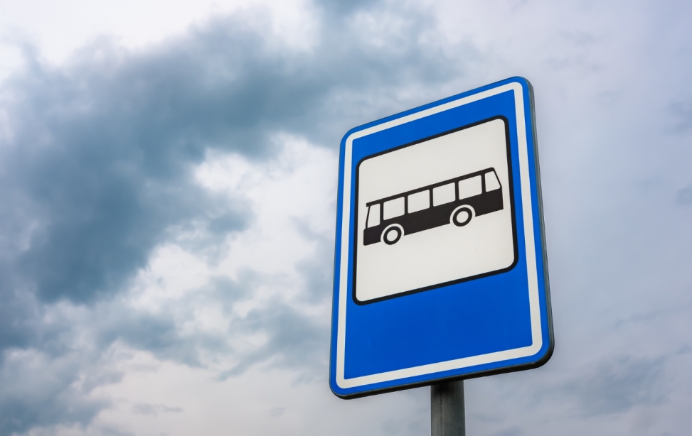 Nowe opłaty dla autobusów w Słupsku: dodatkowe koszty za postój na przystankach i węźle transportowym