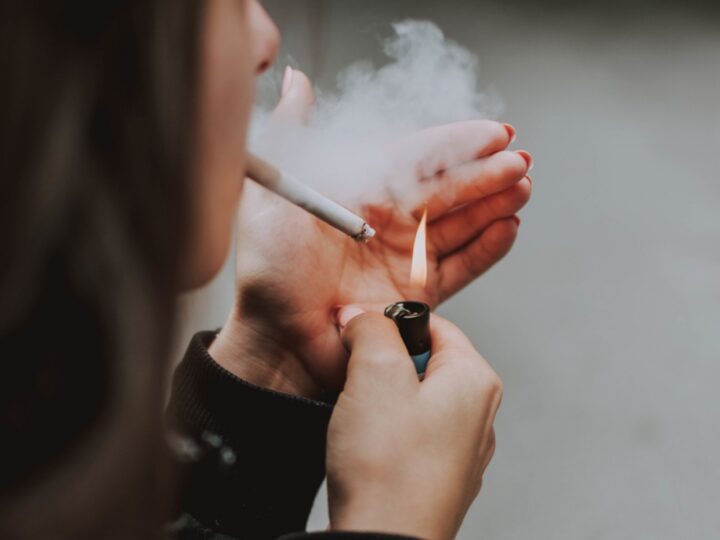 Sprzedawca narusza przepisy dotyczące wyrobów tytoniowych i napojów energetycznych w Bytowie – sprzedaje artykuły nieletnim