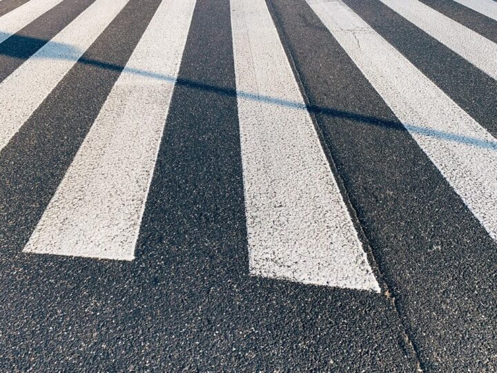 Bezpieczny powrót do szkoły: Policja kontroluje oznakowanie w Słupsku