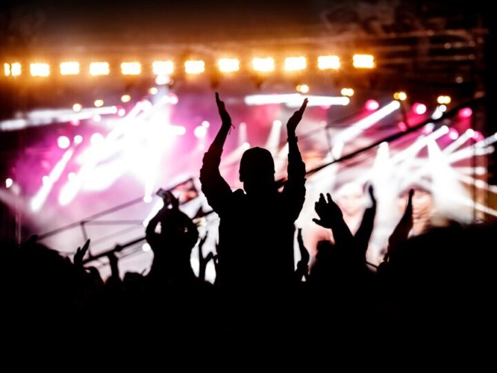 Słupsk żegna lato z energią – ostatni weekend spektakli w Nowym Teatrze