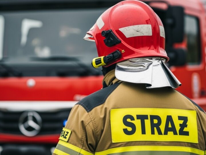 Gigantyczny pożar zakładu stolarskiego w Znakowie – olbrzymie straty!