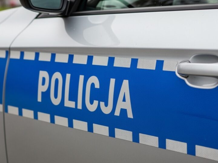Zatrzymani na dachu: policyjna akcja, która zaskoczyła poszukiwanych!