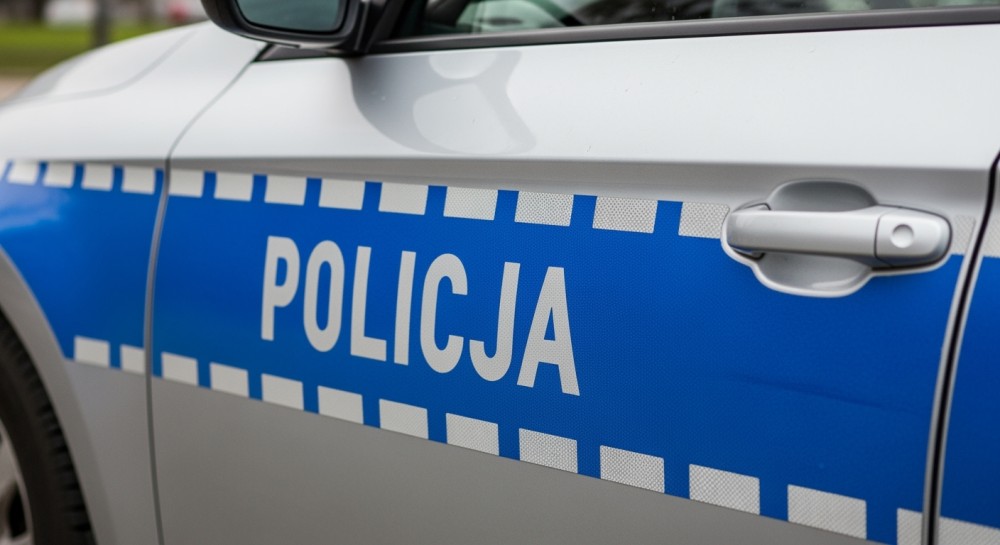 Zatrzymani na dachu: policyjna akcja, która zaskoczyła poszukiwanych!