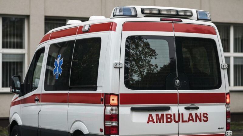 Dzielnicowi ze Słupska bohaterami: uratowali kobietę na ulicy