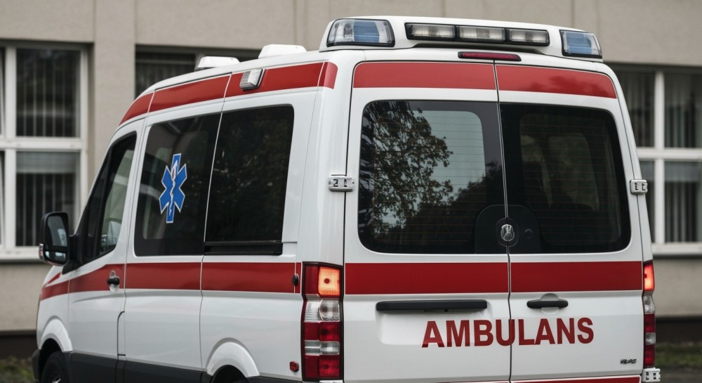 Dzielnicowi ze Słupska bohaterami: uratowali kobietę na ulicy