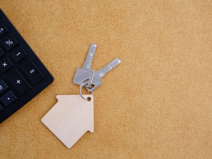 Klucze do nowych mieszkań w Kępicach – mieszkańcy spełniają marzenia!