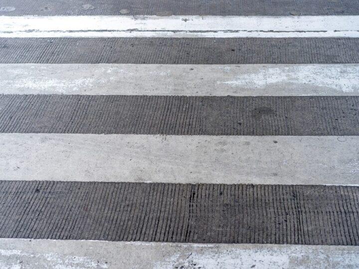 Sprawca potrącenia pieszego w Ustce wciąż nieznany, policja prosi o pomoc