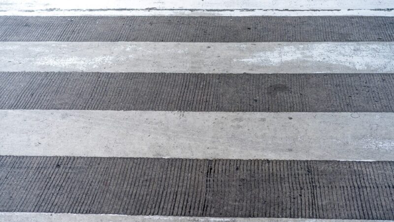 Sprawca potrącenia pieszego w Ustce wciąż nieznany, policja prosi o pomoc