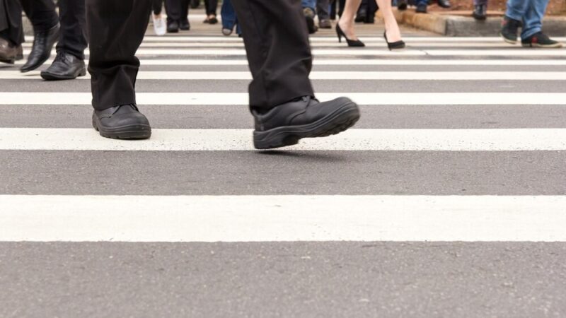 Drony w akcji: Słupska policja dba o bezpieczeństwo pieszych na drogach