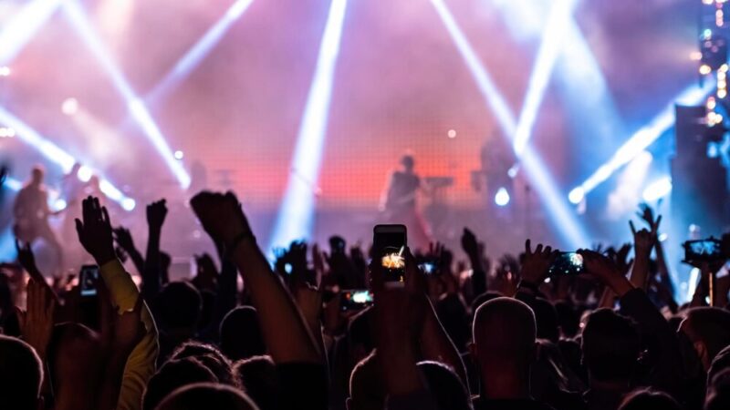 Kolędowanie z Enejem: Muzyczna uczta w Jezierzycach