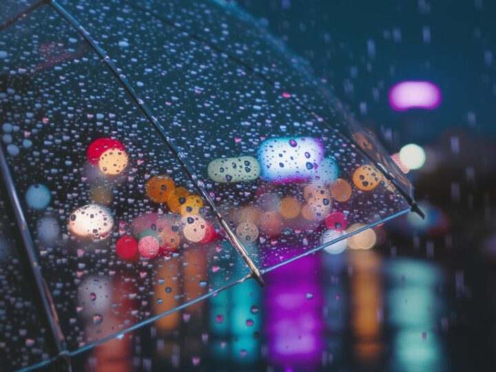 Zimowe niebezpieczeństwa: intensywne opady śniegu i silny wiatr w Polsce