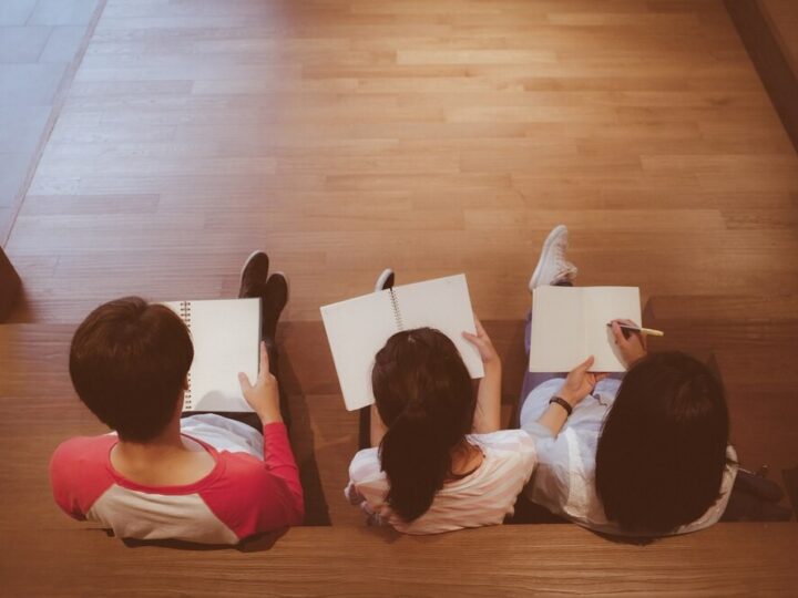 Gmina Główczyce podpisuje umowę na dowóz dzieci do szkół w 2026 roku!