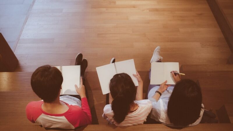 Gmina Główczyce podpisuje umowę na dowóz dzieci do szkół w 2026 roku!