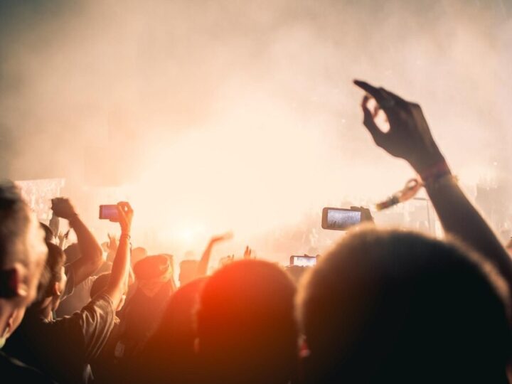 Karnawałowy bal seniorów w Damnicy: radość, taniec i integracja