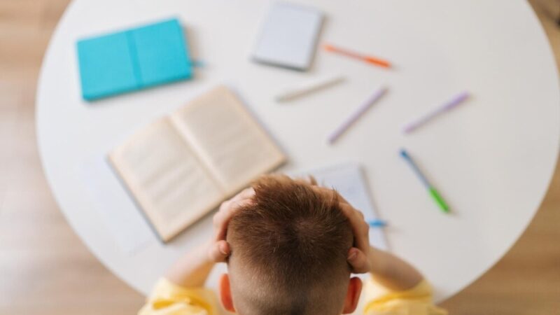 Ferie zimowe w Ustce: dzieci odkrywają magię literatury i kreatywności w bibliotece