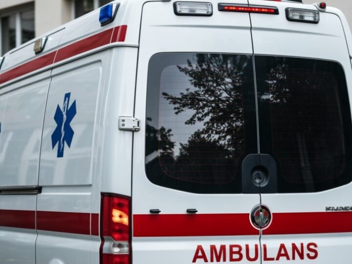 Zimowe bezpieczeństwo: praktyczne szkolenie z ratownictwa lodowego w Dębnicy Kaszubskiej