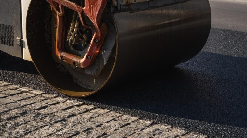 Kobylnica: Przejazdy kolejowe zamknięte do 2026 roku – nowe objazdy w ruchu drogowym