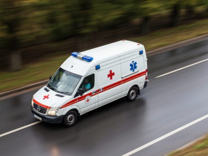 Nowy ambulans w Ustce: Bezpieczeństwo mieszkańców na wyższym poziomie