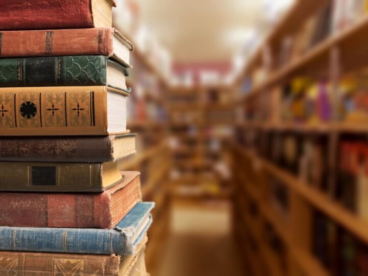 Literackie skarby czekają w Słupsku – odkryj idealną książkę na wakacje!