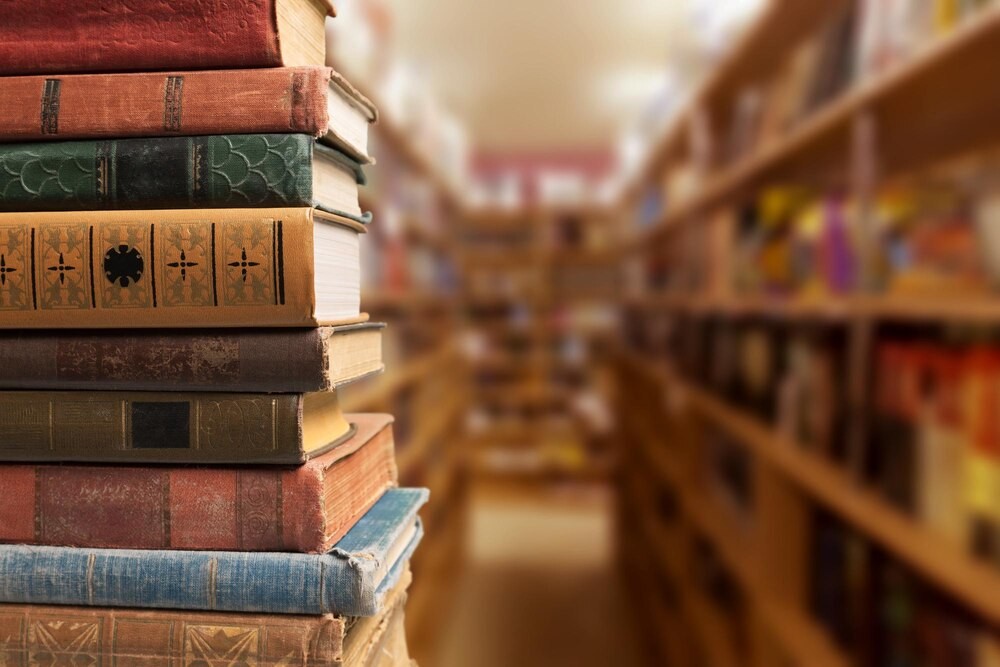 Literackie skarby czekają w Słupsku – odkryj idealną książkę na wakacje!