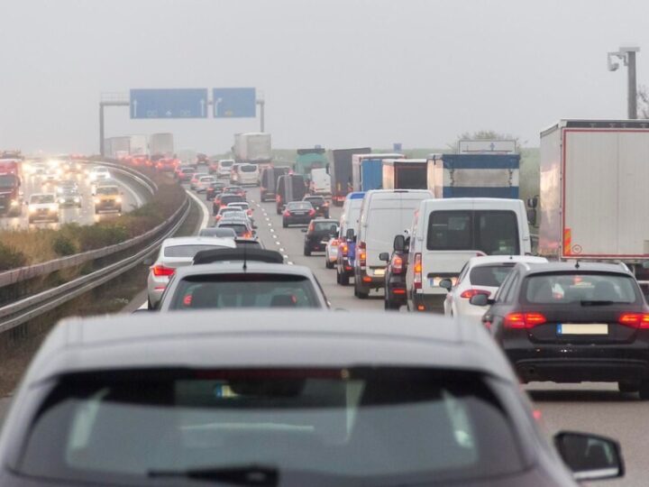 Utrudnienia w ruchu na pl. Zwycięstwa z powodu Święta Wojska Polskiego