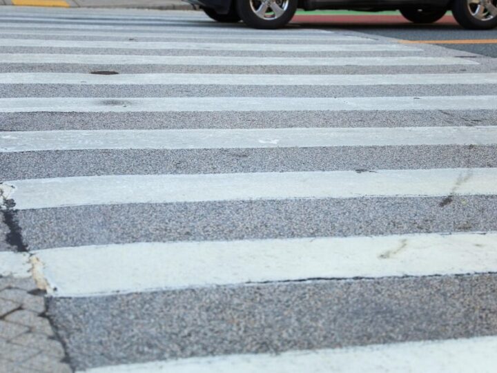 Bezpieczny powrót do domu: tragedie na drogach przypominają o ostrożności