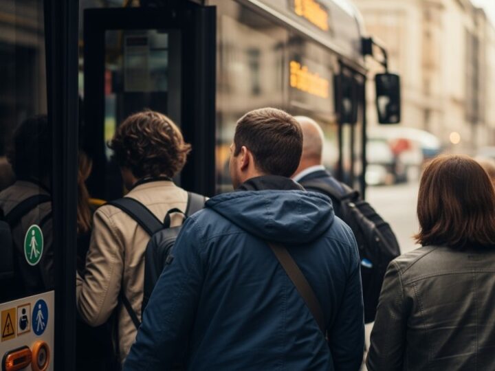 Nowy autobus dla osób z niepełnosprawnościami w Dębnicy Kaszubskiej
